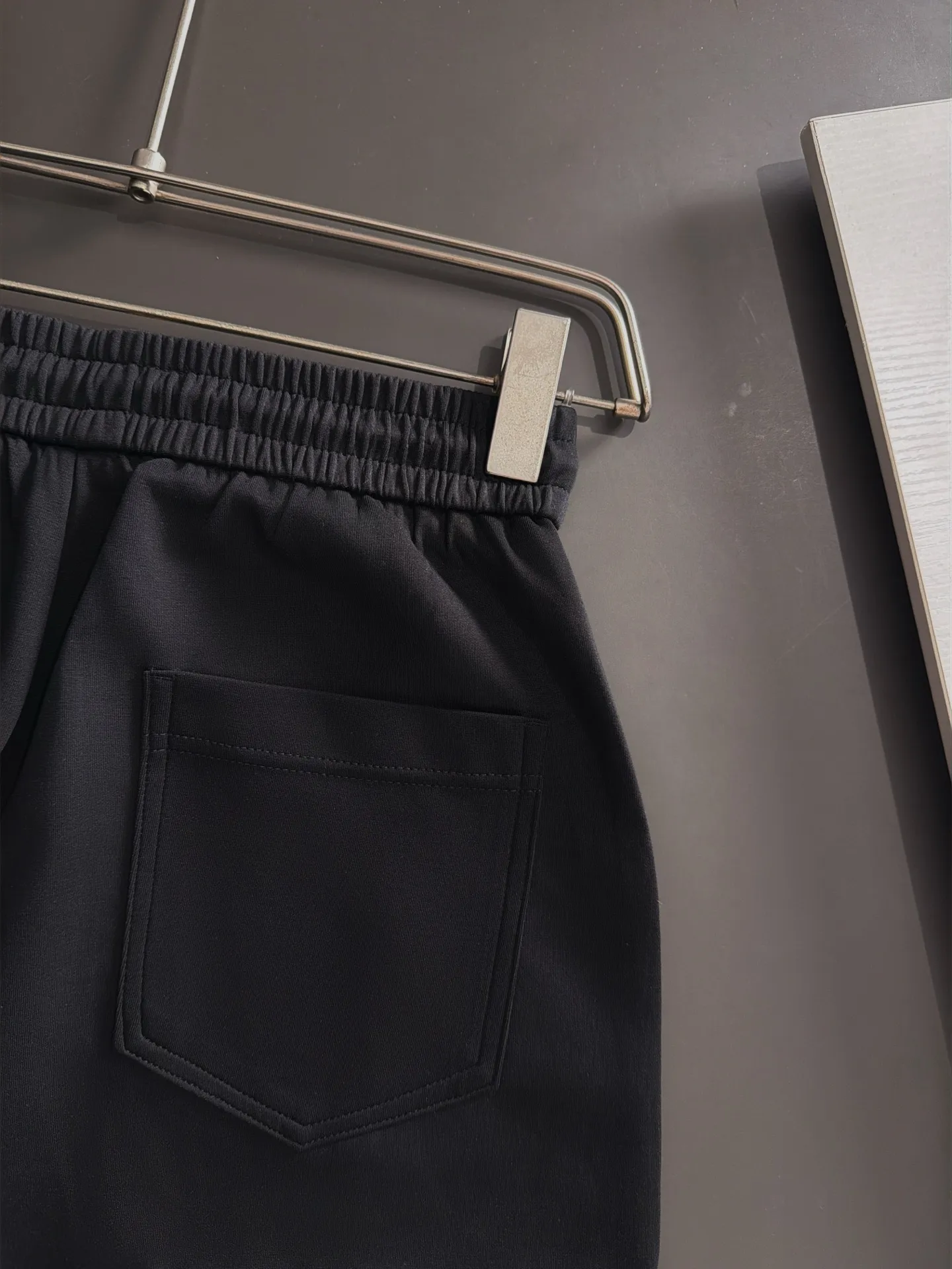 Next day shipment LP high quality Loro Piana 26ss autumn and winter new high-quality trousers Compare real-life details at will A perfect choice for autumn and winter. A must-have item. Sizes: M to 3XL (please state your height and weight when placing an order)
